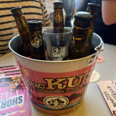 BucKUT met 5 bier en glas